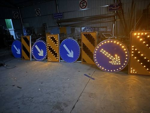 营口营口河南太阳能交通标牌 河南自发光交通路标牌厂家